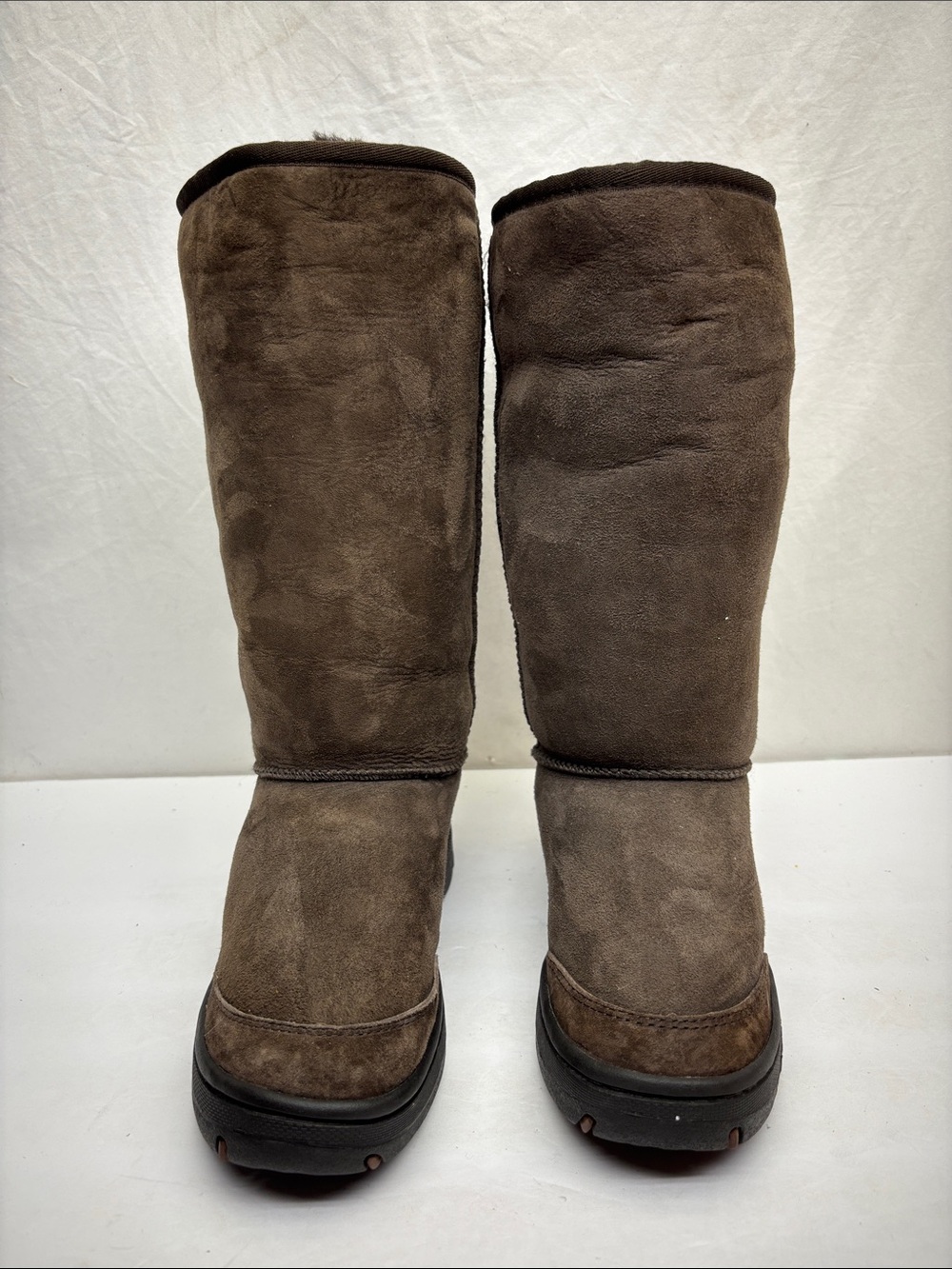 UGG Women's Brown Suede Winter Boots, SZ 6, box 88